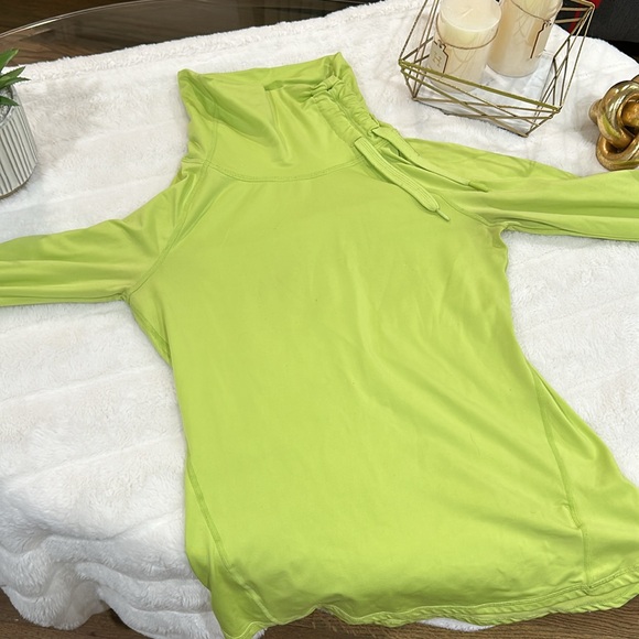 Green long sleeve sweater with thumb holes - Picture 2 of 3